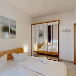 Direkt Am Strand, Mit Balkon Mit Meerblick, Strandburg, *