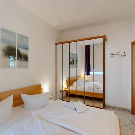 Daire Fewo Direkt Am Strand, Mit Balkon Mit Meerblick, Villa Strandburg, Binz Binz