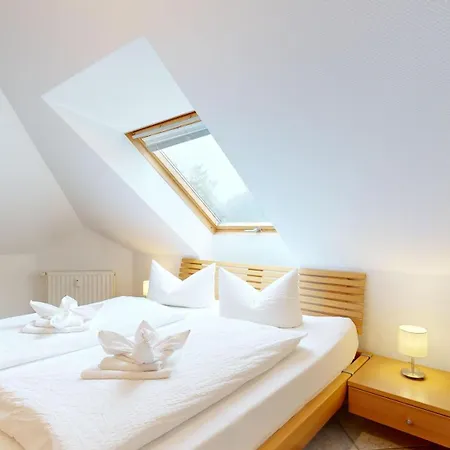 Fewo Direkt Am Strand, Mit Balkon Mit Meerblick, Villa Strandburg, Binz Daire *