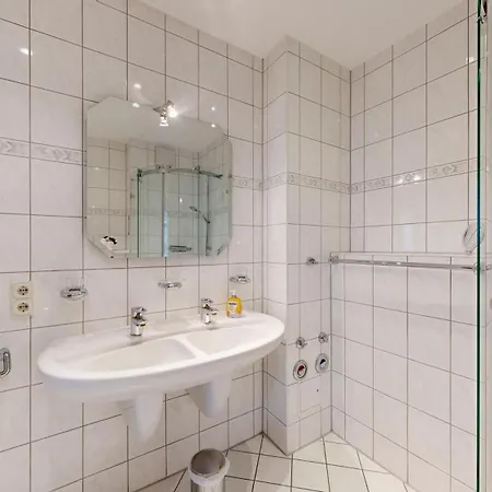 Direkt Am Strand, Mit Balkon Mit Meerblick, Strandburg, *